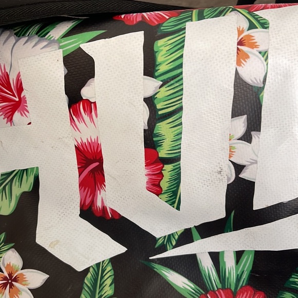 HV111 Brand Goods - Picture 2 of 5